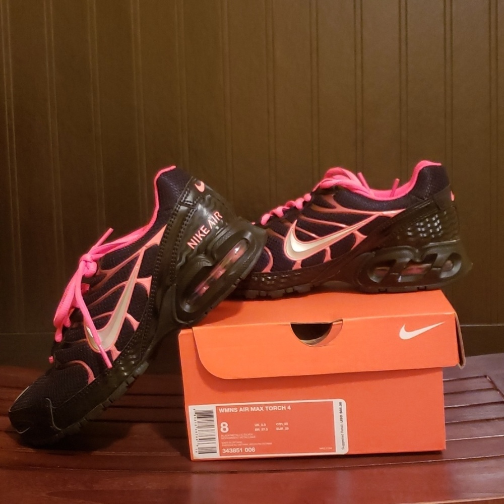 Brand New Womens Nike Airmax Torch 4 shoes size 8
